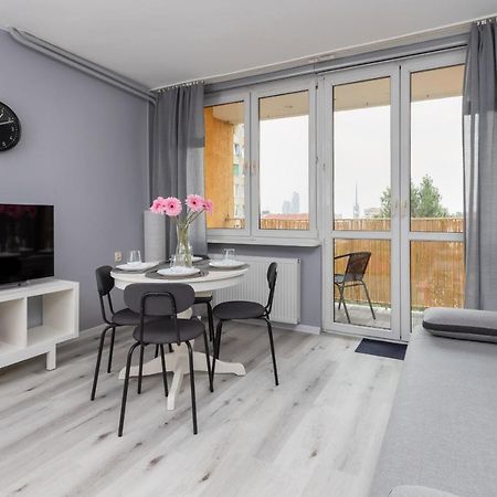 Family Apartment With Balcony In Gdynia By Noclegi Renters Eksteriør billede