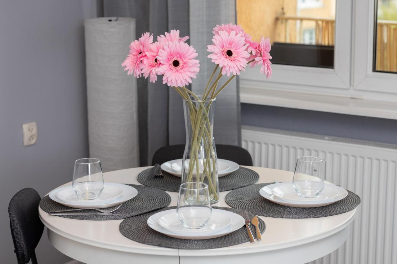 Family Apartment With Balcony In Gdynia By Noclegi Renters Eksteriør billede